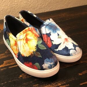 Yoki Kids Floral Velvety Slip-On Shoes 3 NWOT